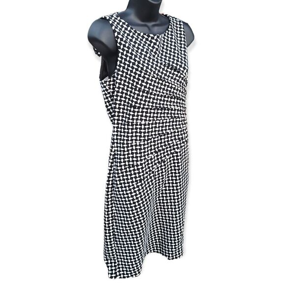 ILE Graphic Side Ruching Sleeveless Dress Black & White Size 8 - Picture 3 of 6